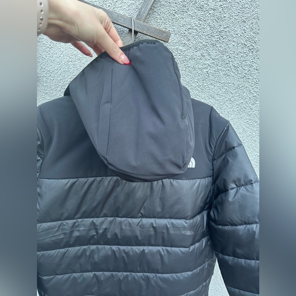 The North Face Synth II Insulated Jacket in Black - Picture 12 of 13